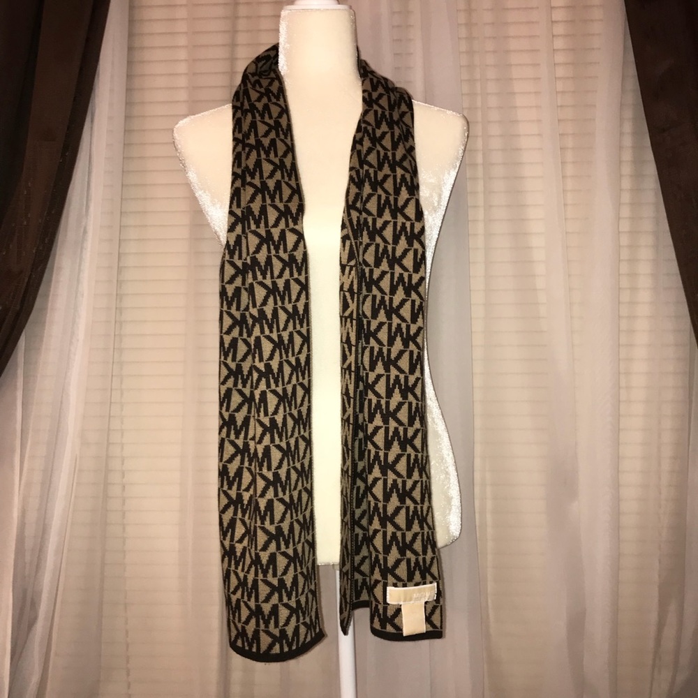 NWOT Michael Kors Reversible Logo Scarf